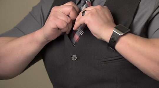 A quel doit un homme doit-il porter une bague ?