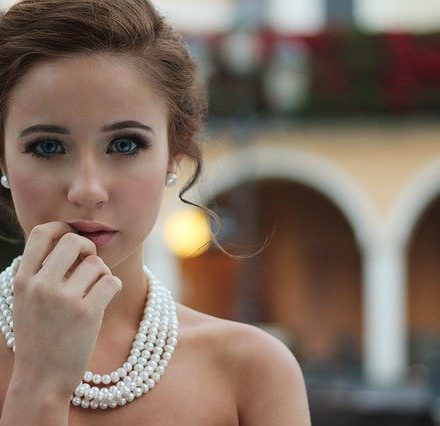 Comment choisir un bijoux en fonction de son teint