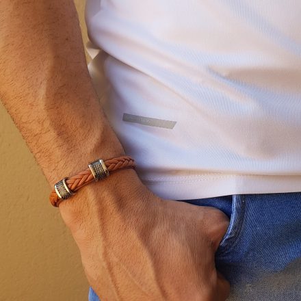 Comment porter un bracelet en cuir pour homme ?