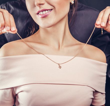 Quel bijou offrir à une femme par amour ?