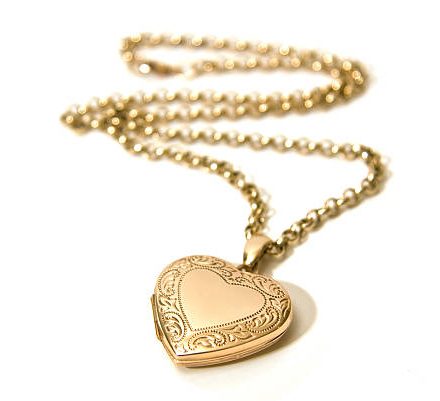 Où ranger ses colliers en or en sécurité ?