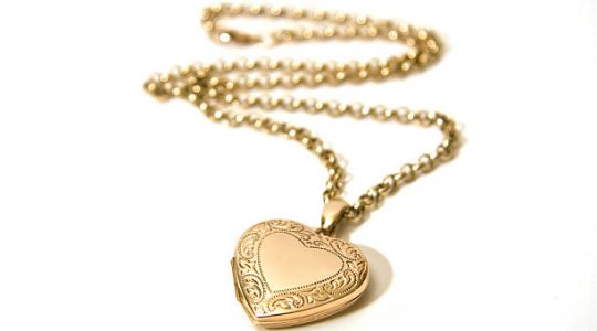 Où ranger ses colliers en or en sécurité ?