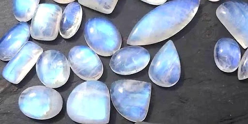 Quelles sont les significations de la pierre de lune ?