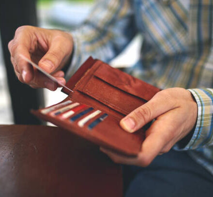 Choisir le porte-carte idéal pour un homme