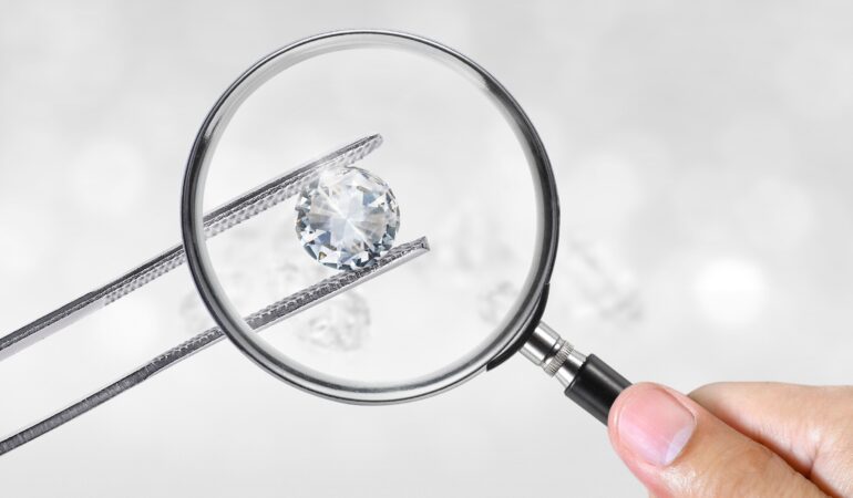 Top 3 des critères pour évaluer la qualité minéralogique d’un diamant