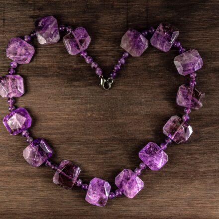 Comment les pierres peuvent transformer l’énergie de vos bijoux ?
