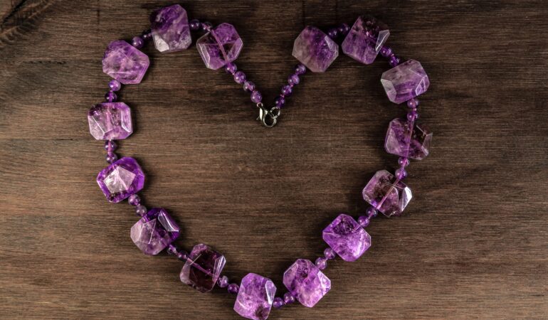 Comment les pierres peuvent transformer l’énergie de vos bijoux ?